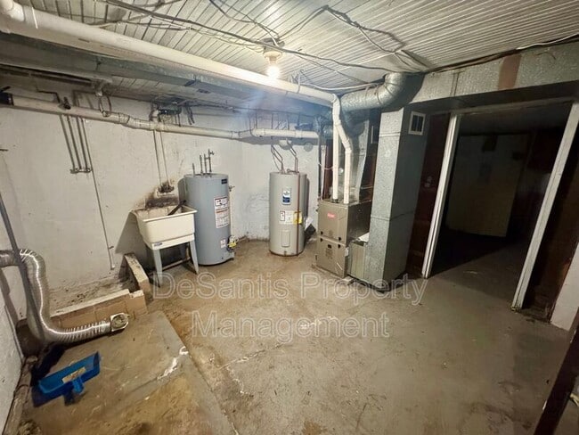 Building Photo - 474 Stang Ave