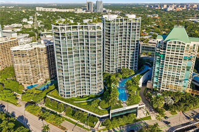 Building Photo - 2831 S Bayshore Dr