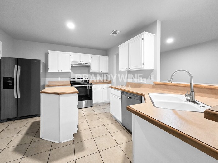 Building Photo - 214 Streamside Dr