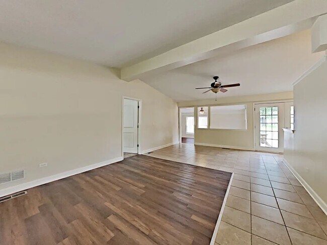 Building Photo - 778 N Elmwood Dr