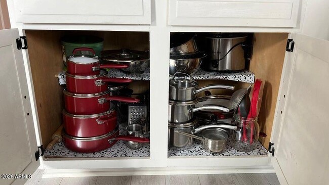 Building Photo - 1055 W 5th St