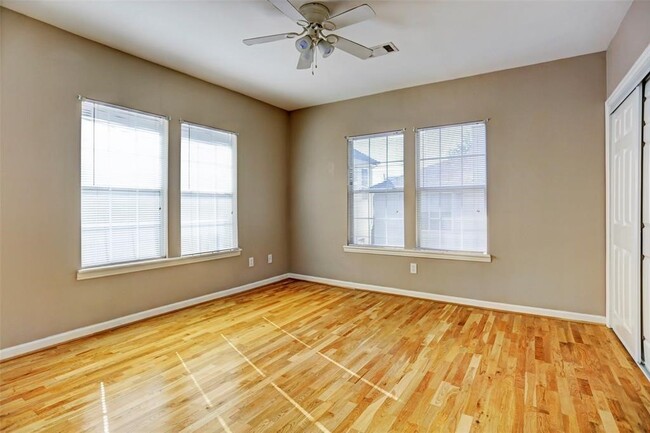 Building Photo - 2424 Brun St