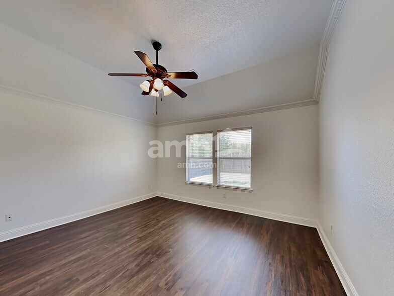 Building Photo - 337 Stanley Dr