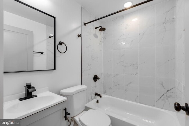 Building Photo - 927 N 42nd St