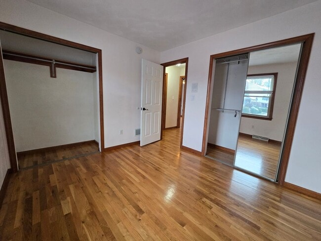 Building Photo - Beautiful Split Entry - 3 Bedroom 2.5 Bathroom in Rustic Ridge Estates