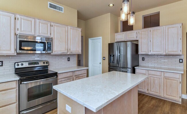 Building Photo - 3382 W Harrison St