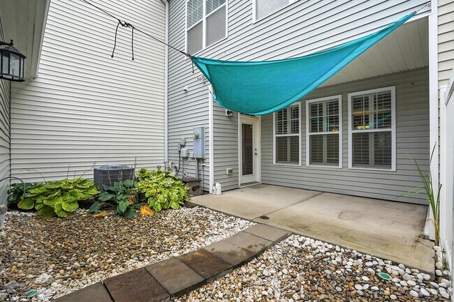 Building Photo - ABSOLUTELY GEORGOUS 2 STORY TOWNHOUSE IN CARY
