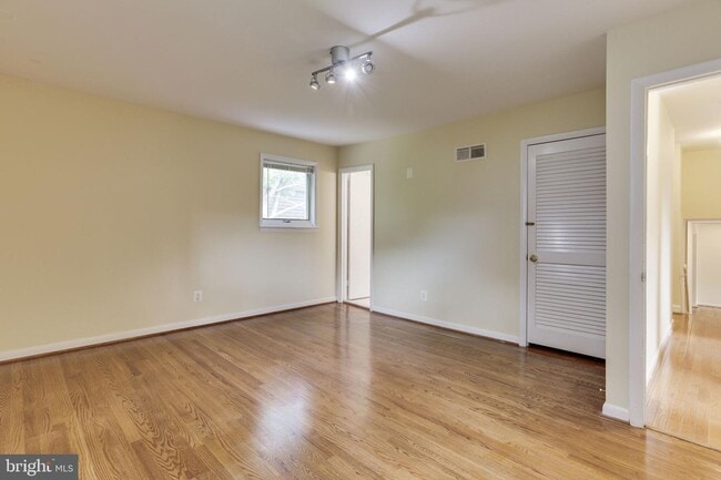 Building Photo - 6500 Wilson Ln