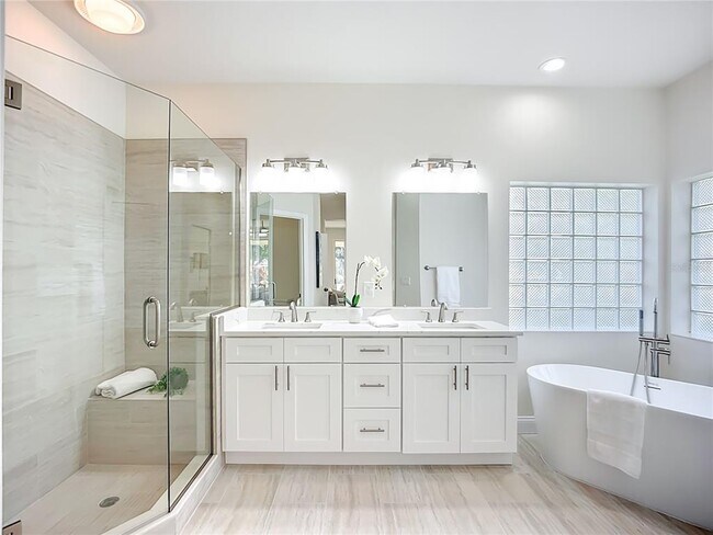 Building Photo - 2960 Sandringham Pl
