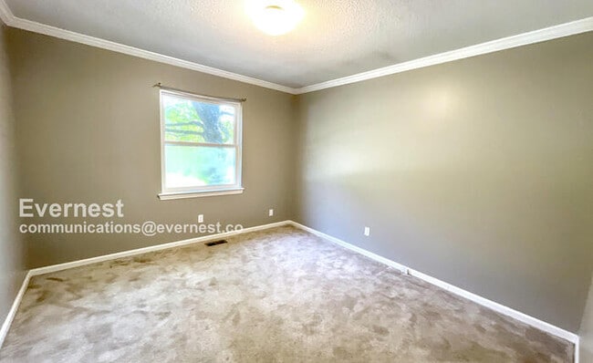 Building Photo - 7823 Huntington Forest Dr