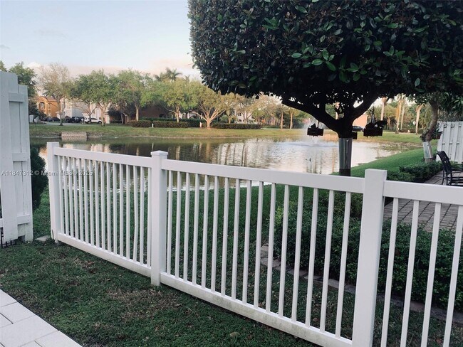 Building Photo - 4951 SW 38th Way