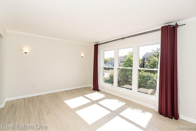 Building Photo - 619 Whitney Dr