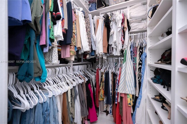 Building Photo - 10875 SW 112th Ave