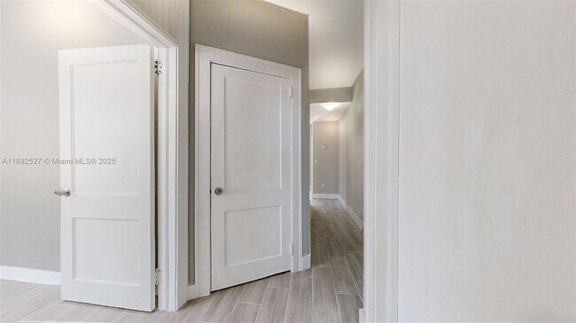 Building Photo - 433 NW 25th Ave