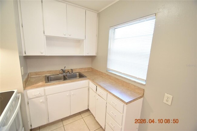 Building Photo - 10922 Hyacinth Ave