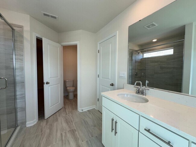 Building Photo - 1260 Scarlet Firethorne Ave