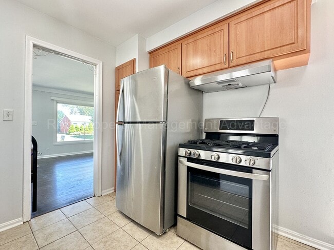 Building Photo - Updated Ranch with Bonus Space & Prime Loc...