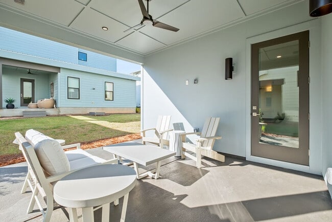 Building Photo - 31 Sarah St