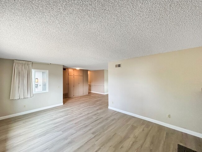Building Photo - Charming 3BD/2BA House in Santee W/ W/D, M...