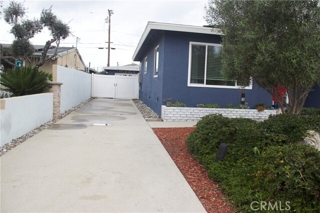 Building Photo - 9621 Central