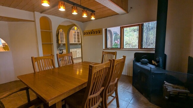 Building Photo - 1412 Springwater Dr