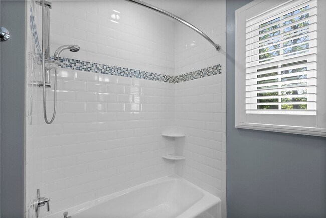 Building Photo - 3 Bed 2.5 Bath - Bethesda Split Level Single Family - Move In Ready