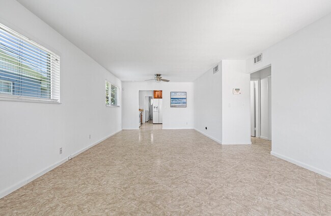 Building Photo - 201 W Ocean Ave