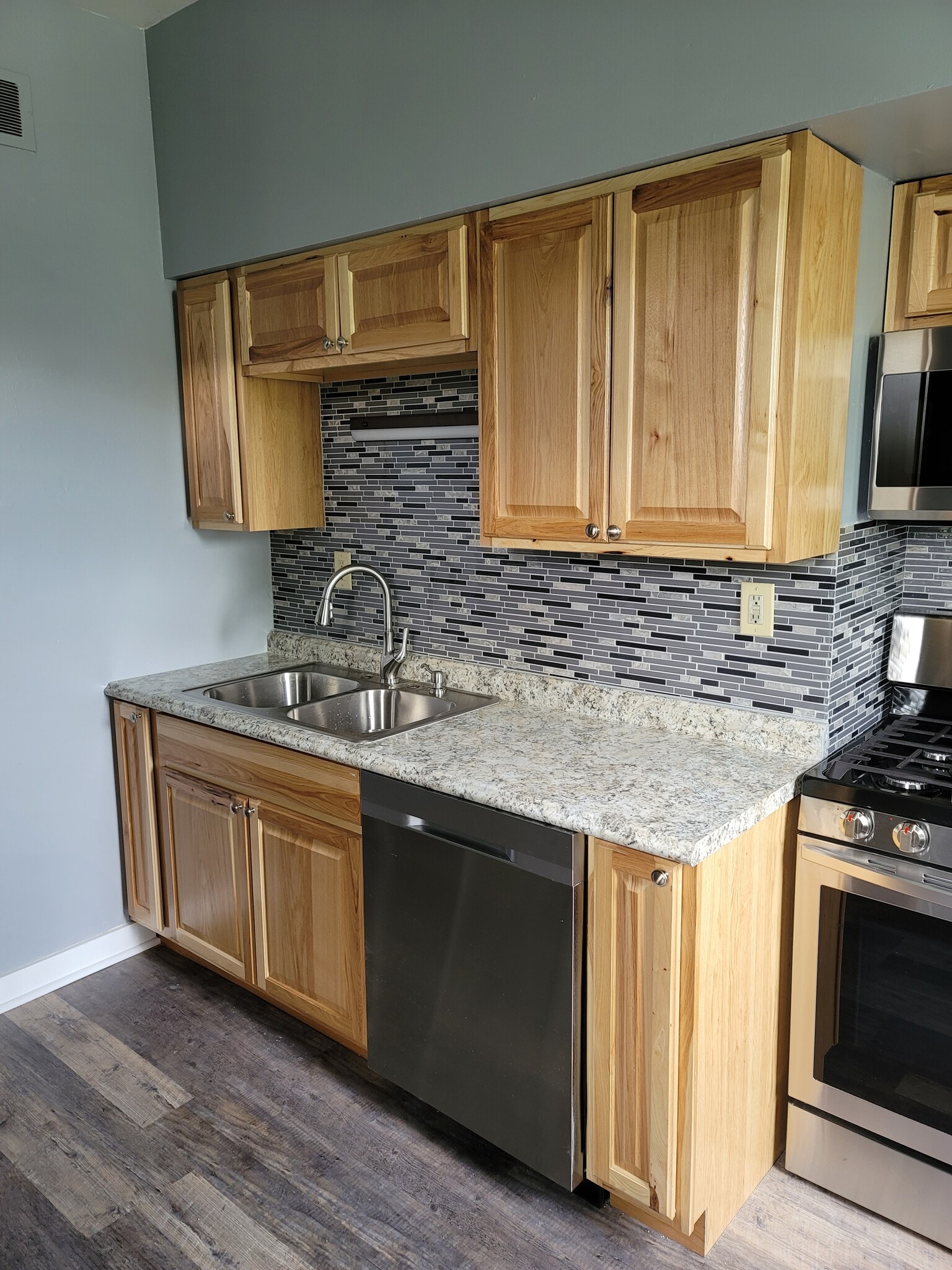 Kitchen - 3932 Howley St