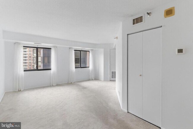 Building Photo - 900 N Stafford St