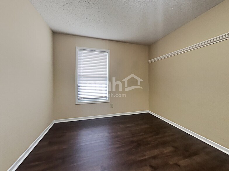 Building Photo - 821 Colonial Wy