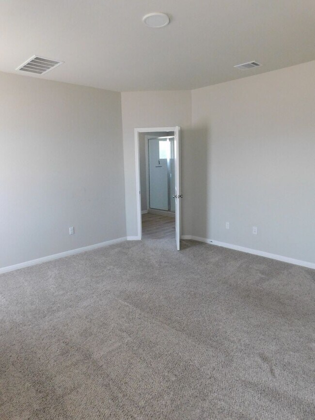 Building Photo - Larkspur 4/2 for lease