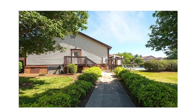 Building Photo - Charming 2-bedroom, 2.5-bathroom townhouse...