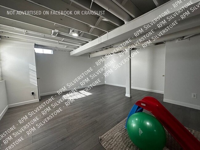 Building Photo - 2119 Cattail Cir