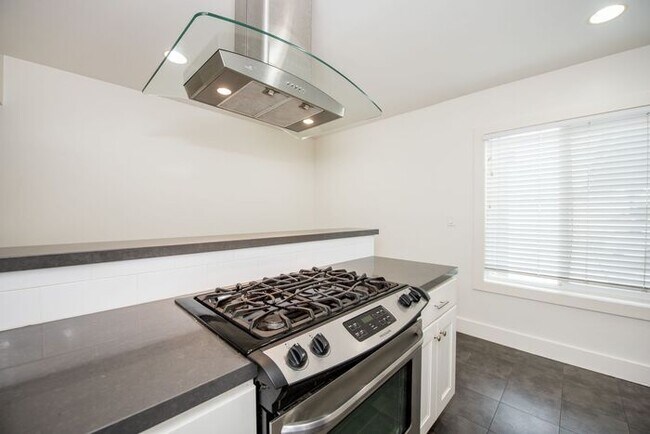 Building Photo - East Side Gem