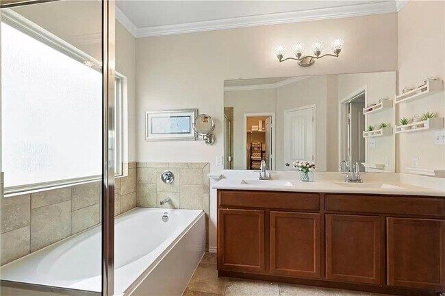 Building Photo - 156 Golden Eagle