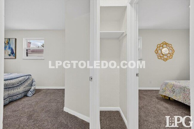 Building Photo - 927 W Northgate Pkwy