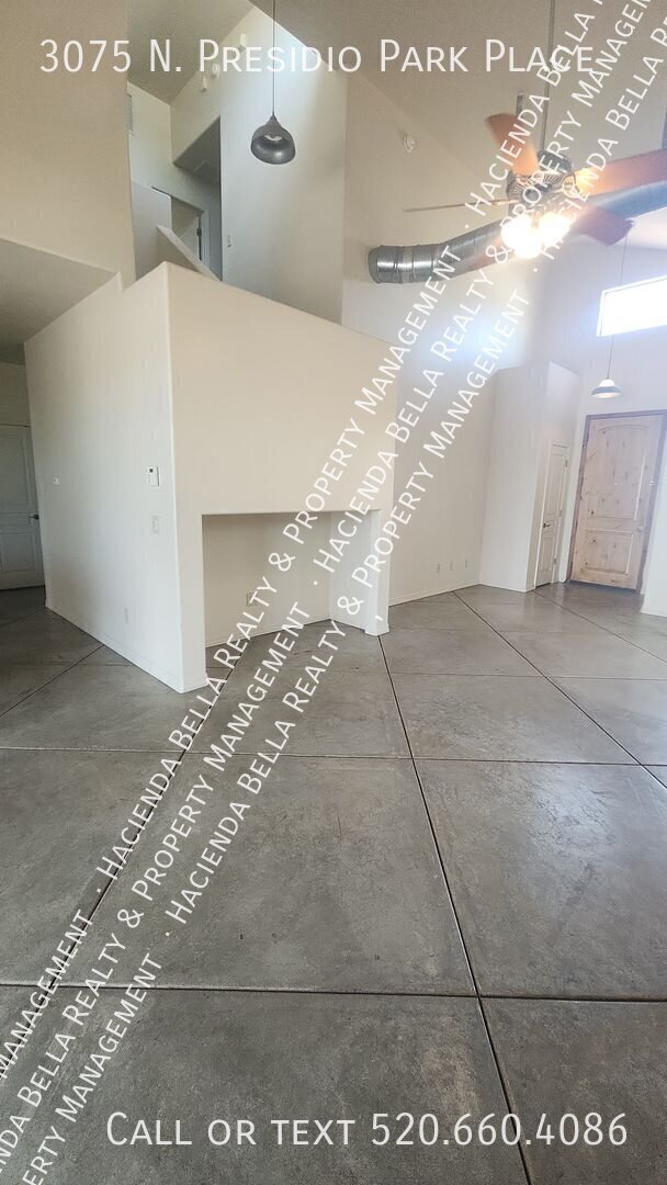 Building Photo - 3075 N Presidio Park Pl