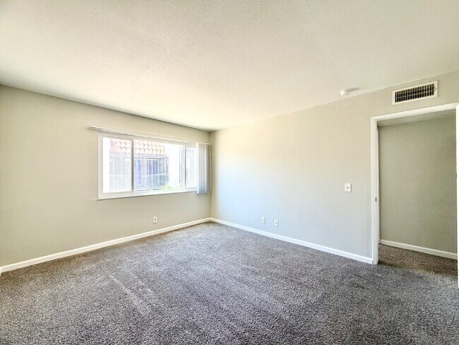 Building Photo - HIVE SUMMER MOVE-IN SPECIAL: 3 BEDROOM CONDO | COMMUNITY POOLS + WALKING TRAILS | CENTRAL LAS VEG...