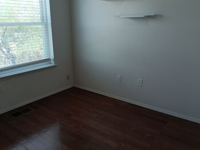 Building Photo - 3 Bedroom, 2.5 Bathroom Home! Schedule a Showing Soon!