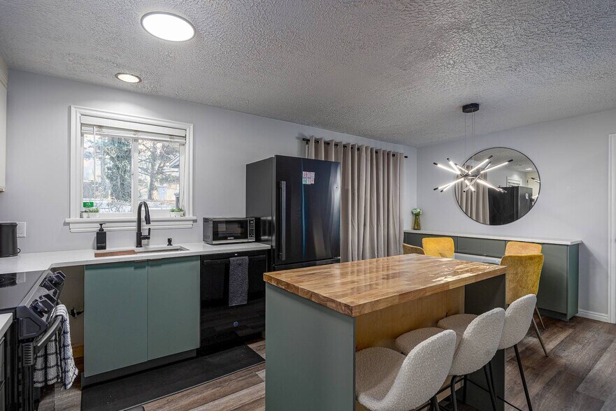 Building Photo - 9465 S Streatham Rd