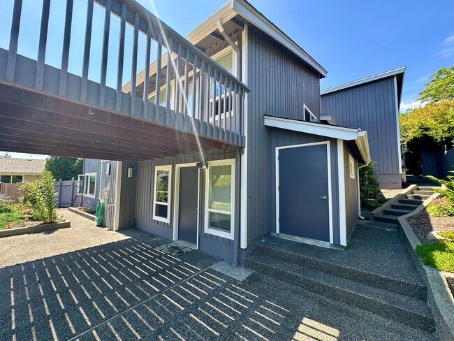 Building Photo - 2710 Lakeridge Ln