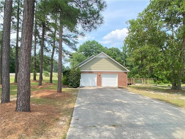 Building Photo - 21 Pineridge Dr