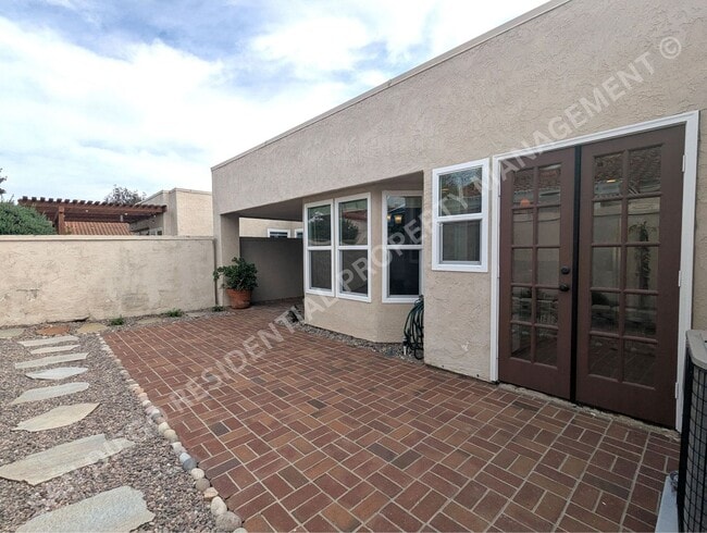 Building Photo - 15921 Avenida Villaha