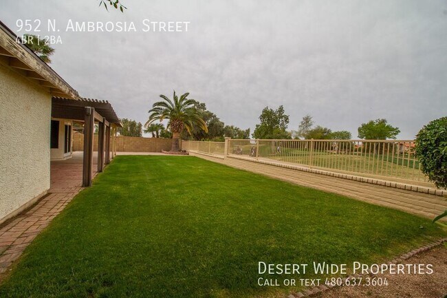 Building Photo - Beautiful 4 Bedroom, 2 Bath on the Golf Co...