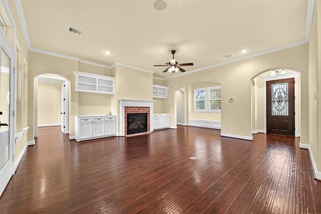 Building Photo - 4727 Lake Village Dr
