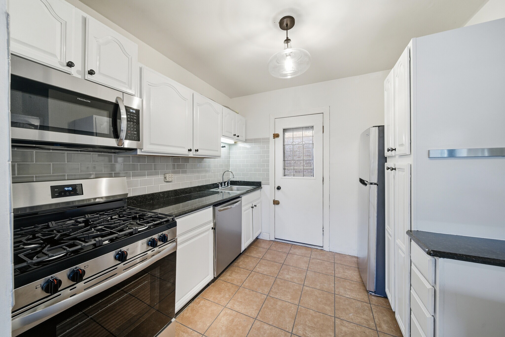 Building Photo - 724 W Buena Ave