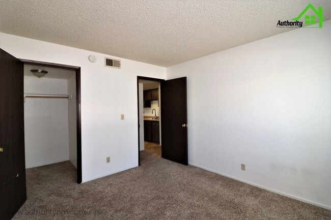 Building Photo - 900 Jamieson Ct