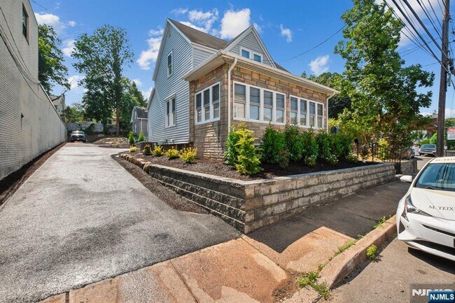 Primary Photo - 567 S Broad St