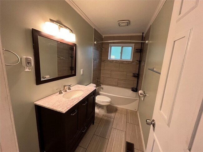 Building Photo - 1054 Woodland Trails Dr