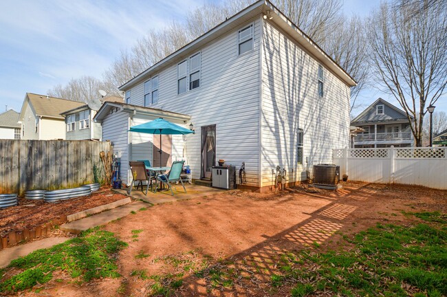 Building Photo - Charming Townhome in Great Huntersville Lo...